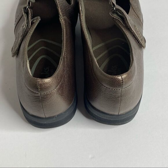 Clarks | In Motion - Picture 3 of 8